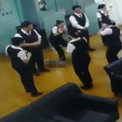 Korku dolu anlar! Tavandan böyle düştü