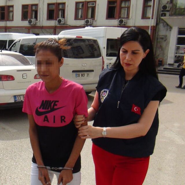 Araçta fuhuşa polis baskını!