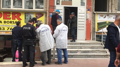 Koku gelince fark edildi! Polis kapıyı kırıp içeriye girince...