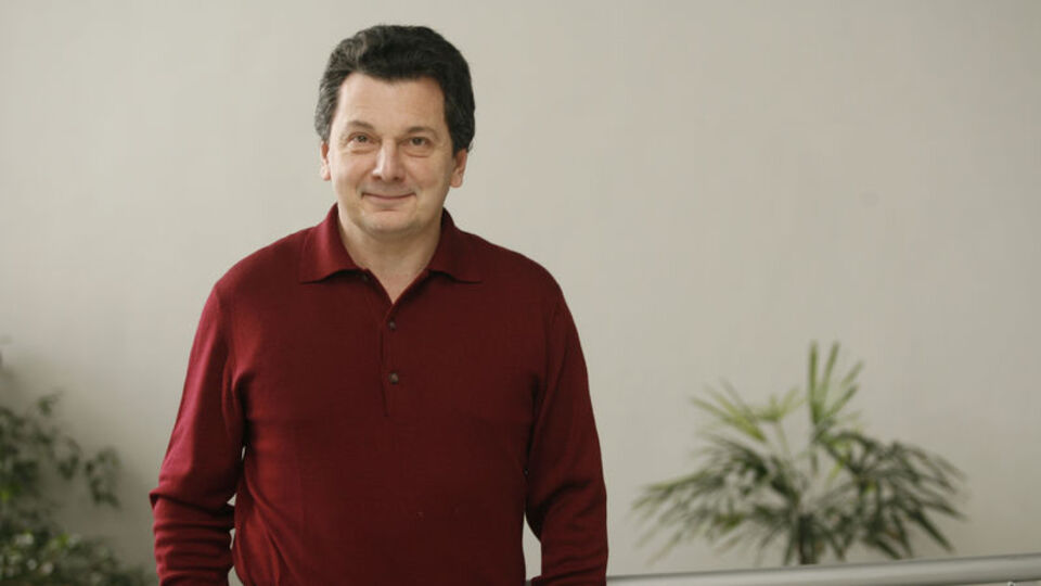 Vedat Milor'dan dolandırıcı uyarısı