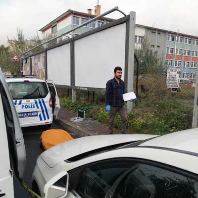 Okul önünde ölü bulundu