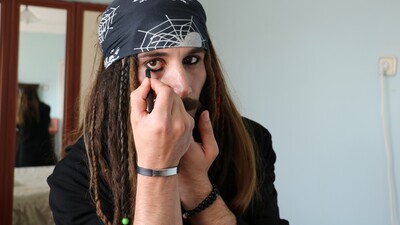 Sivaslı gencin Jack Sparrow hayranlığı hayrete düşürdü