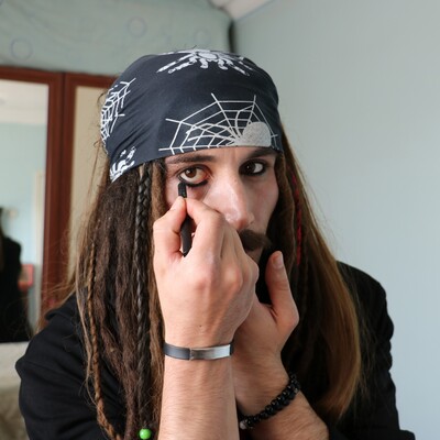 Sivaslı gencin Jack Sparrow hayranlığı hayrete düşürdü