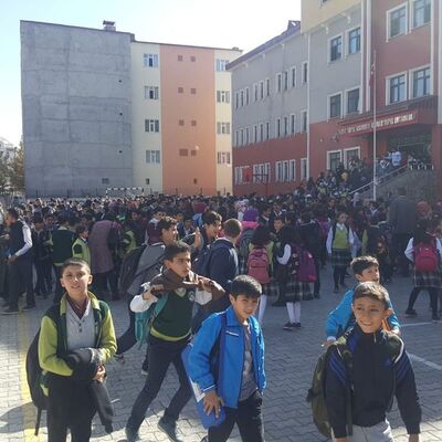 Ağrı'da korkutan deprem! Okullar boşaltılarak, tatil edildi