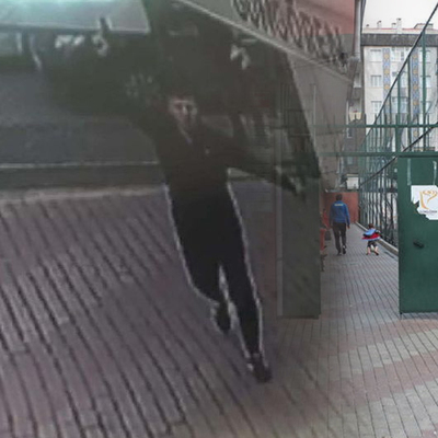 Kırmızı karta sinirlendi; silahla sahaya girmeye çalıştı