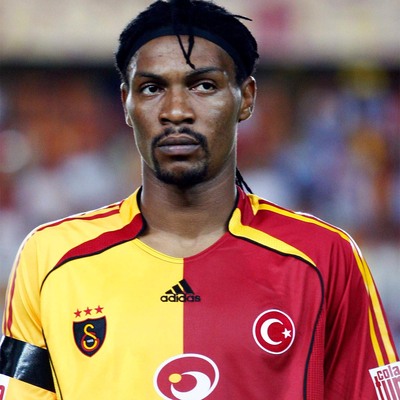 Song futbola geri döndü