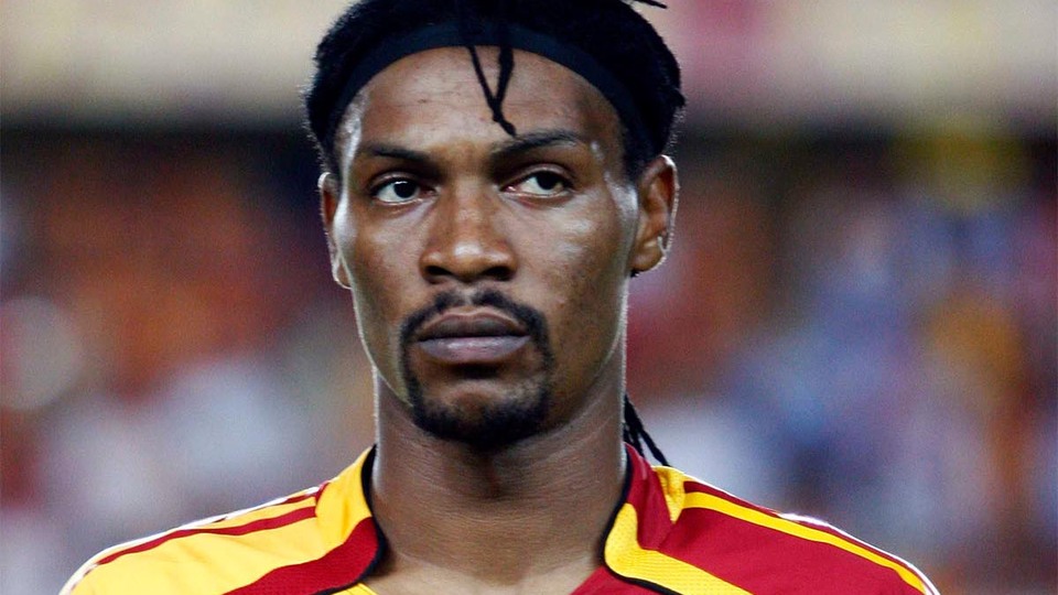 Song futbola geri döndü