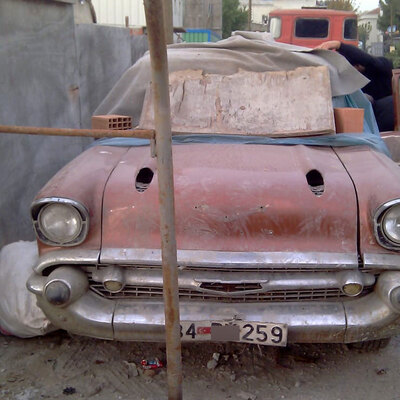 Babasının sattığı arabayı hurda halde buldu!