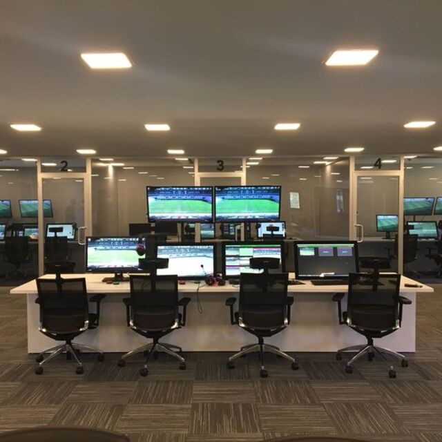 UEFA, VAR eğitimi için Riva'yı seçti