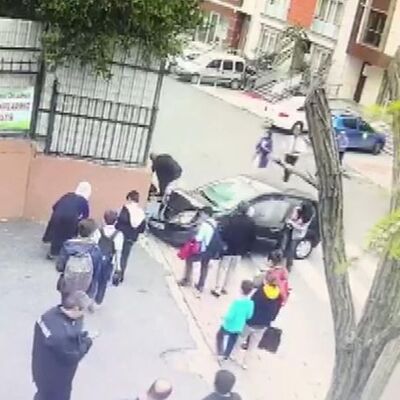 Ataşehir'de feci kaza! Öğretmen öğrencilerin arasına daldı