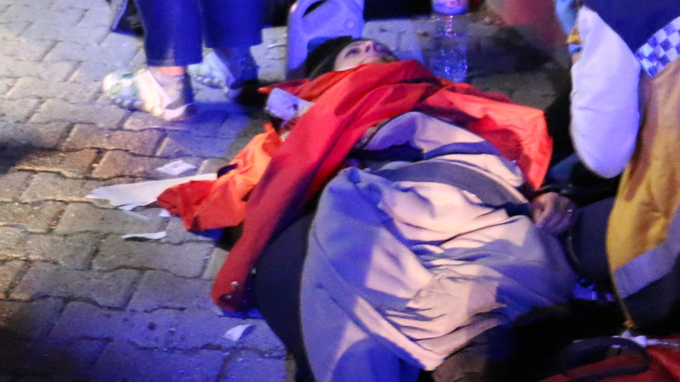 Turist kafilesini taşıyan minibüs şarampole yuvarlandı: Yaralılar var