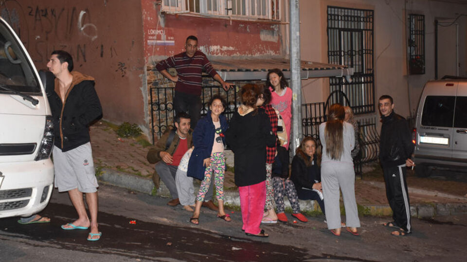 Şişli'de büyük tehlike! Gece yarısı kendilerini dışarıya attılar