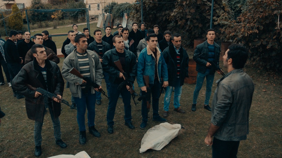 'Sana uzaktan bakan da dövemem der Yamaç!'