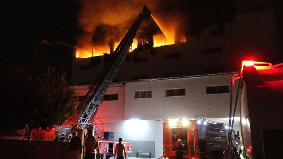 Mersin'de korkutan yangın!