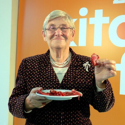 "Keseniz müsaitse bol bol yiyin"