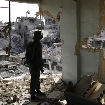 Koalisyon uçakları Suriye'de cuma namazını vurdu!