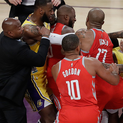 NBA'de yumruklar konuştu!