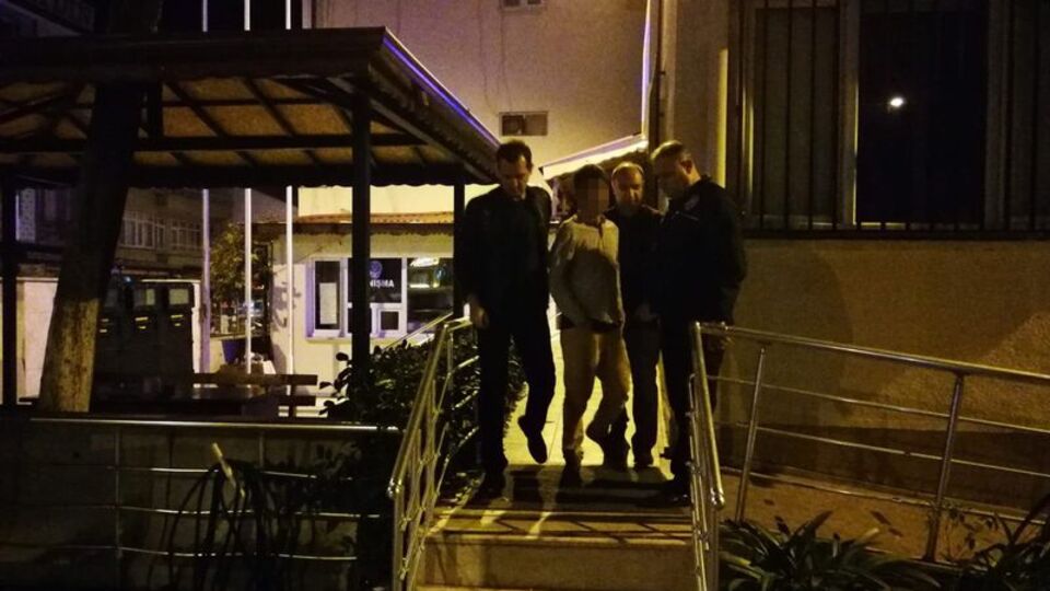 Madde bağımlısı genç, gözleri kapalı halde... Yaptıkları şoke etti!