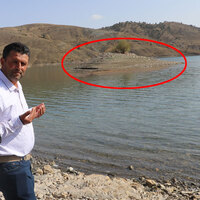 Yaklaşamıyorlar, uzaktan bakıp dua ediyorlar!