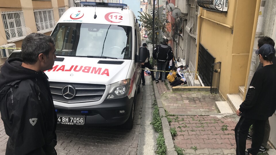Şişli'de altıncı kattan düşen kadın hayatını kaybetti