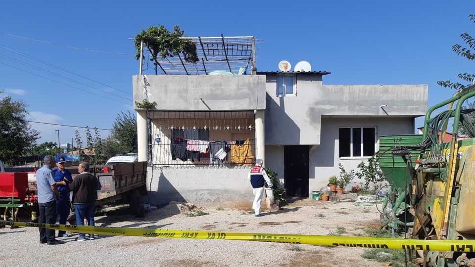 Adana'da bir anne 3 çocuğunu boğazlarını keserek öldürdü