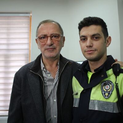Fatih Altaylı, tartıştığı polisle kucaklaştı, helallik istedi