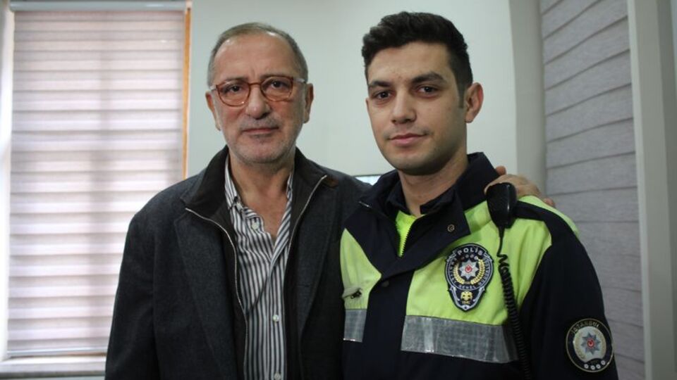 Fatih Altaylı, tartıştığı polisle kucaklaştı, helallik istedi