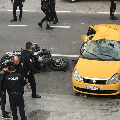 Bursa'da korkunç kaza! Yunus timi taksiye çarptı!