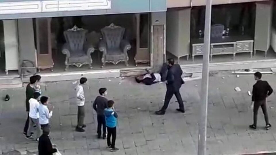 Yayayı ezip kaçtı! Çocuklar son anda...