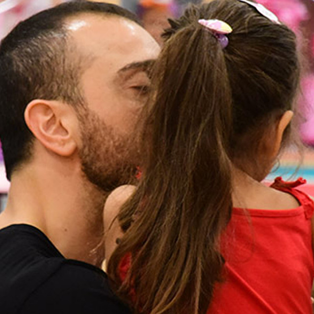 Okan Kurt, Hira'yı öpmeye doyamadı