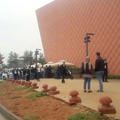 Gaziantep'te firari asker AVM'de çalışanları rehin aldı