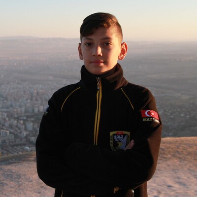 Yetişkinlerin bile yapamadığını yapıyor