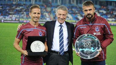 Onur ve Pereira'ya plaket