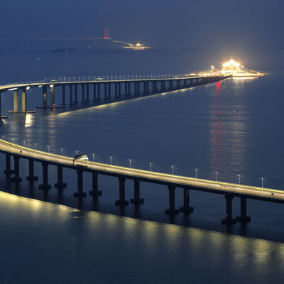 Dünyanın en uzun köprüsü açıldı!