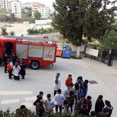 Okulda kimyasal alarmı! Öğrenciler tahliye edildi
