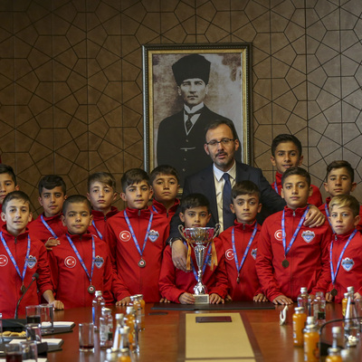 Bakan Kasapoğlu, UYAFA Şırnak takımını kabul etti