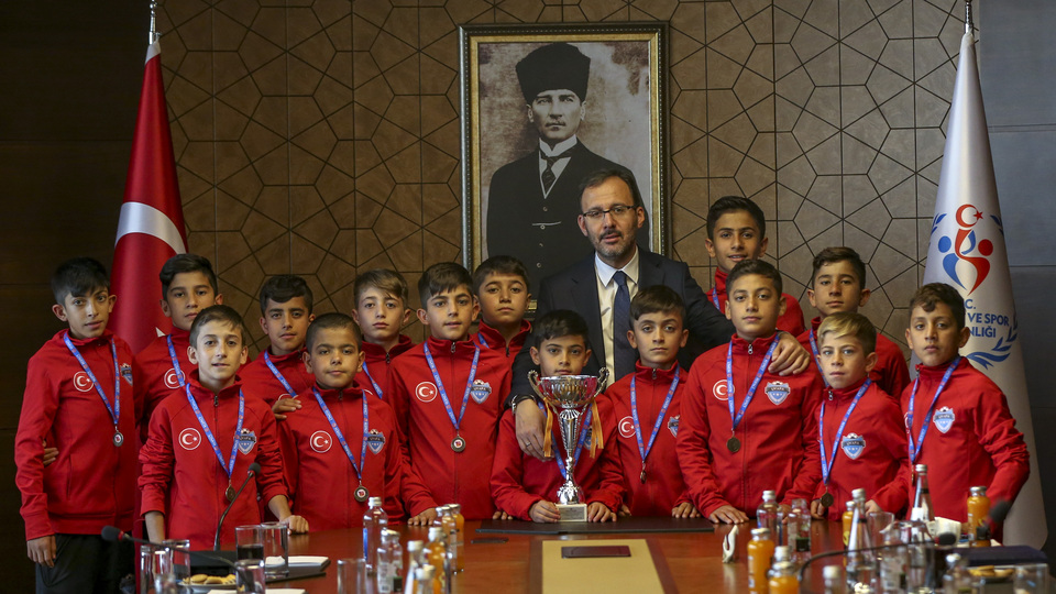 Bakan Kasapoğlu, UYAFA Şırnak takımını kabul etti