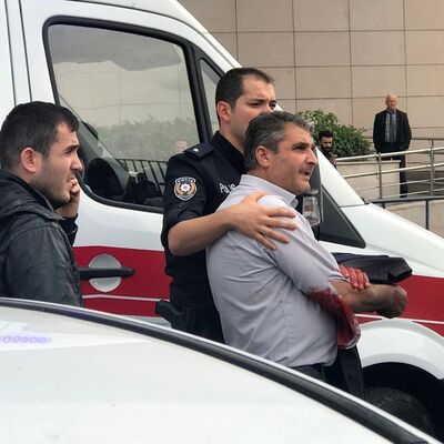 İstanbul Adliyesi önünde bıçaklı kavga: 3 yaralı