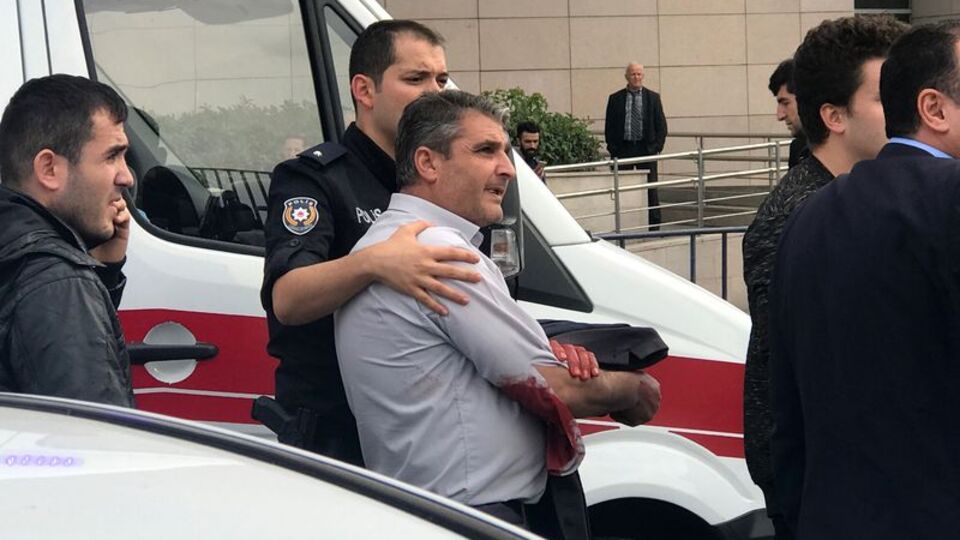 İstanbul Adliyesi önünde bıçaklı kavga: 3 yaralı