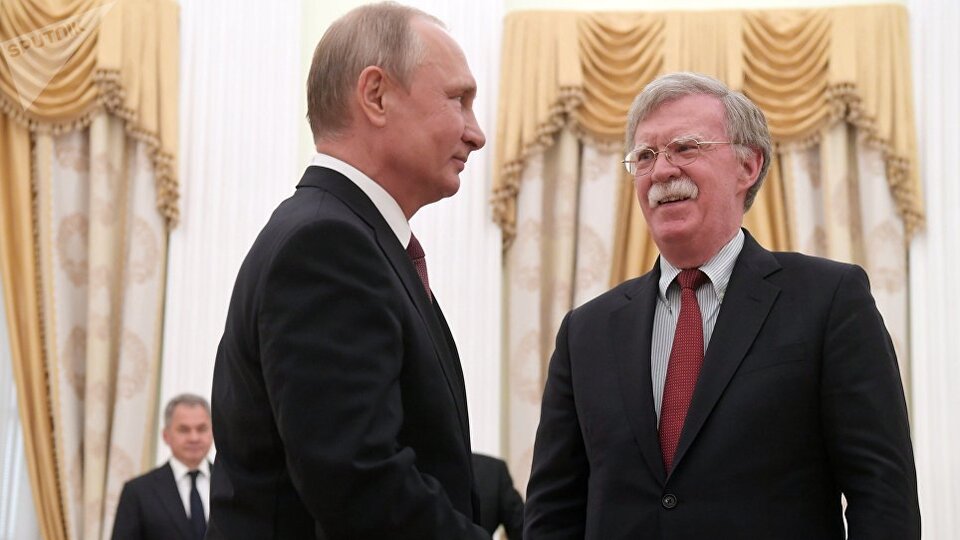 Putin'den Bolton'a: "ABD armasındaki zeytinleri kartal mı yedi?"