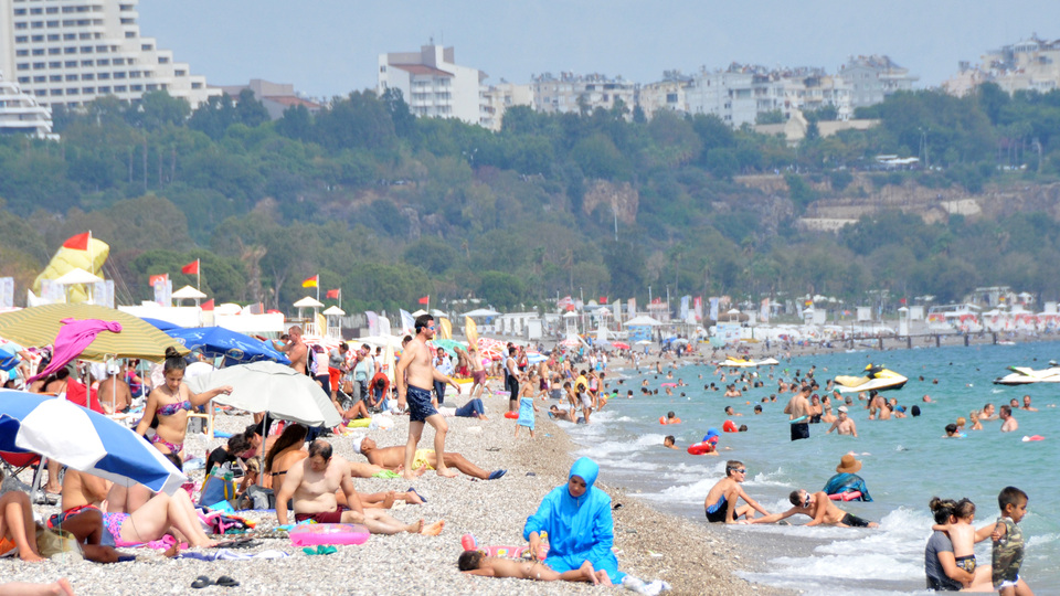 Turistler en fazla Antalya'da geceledi