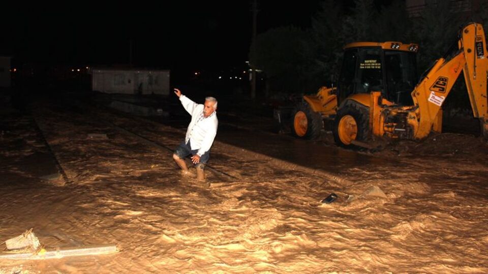 Adıyaman sele teslim! 120 küçükbaş hayvan öldü
