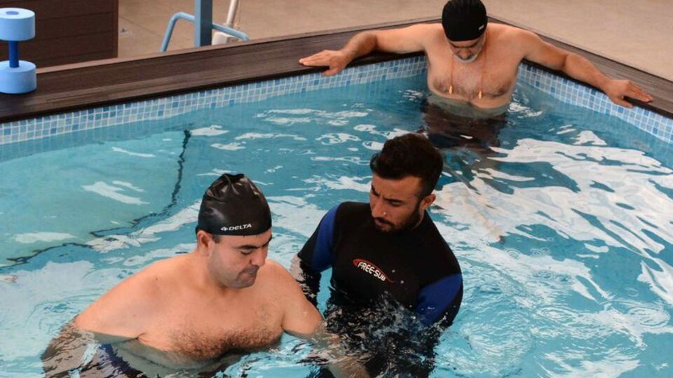 Çocuk felci geçirdi, bacağını 45 yaşında hissetmeye başladı