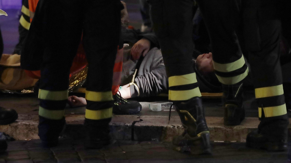 Roma'da maç öncesi yürüyen merdiven çöktü!