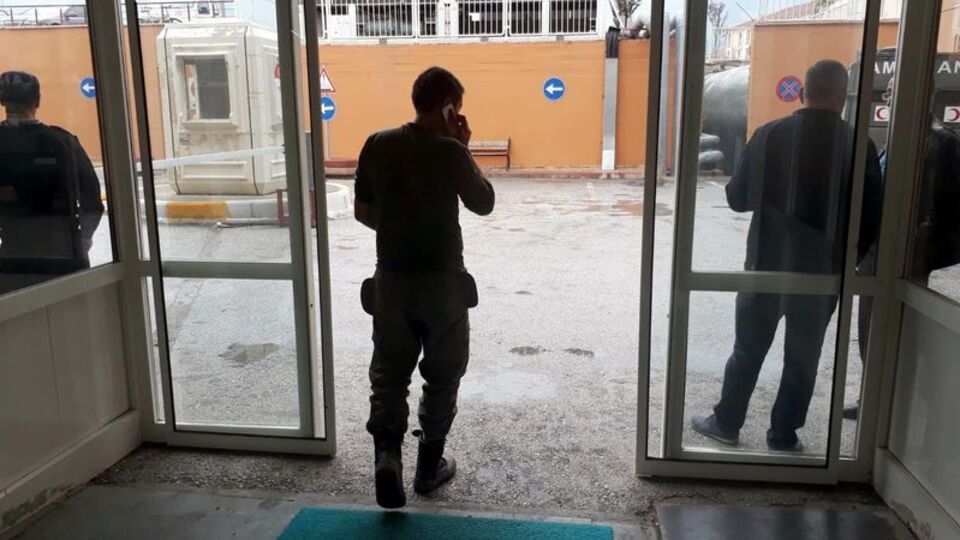 Resmi plakalı araç şarampole düştü: 1 şehit, 3 yaralı