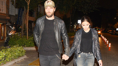 El ele görüntülendiler