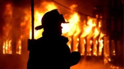 Köln'de 5 katlı apartmanda yangın: 2 ölü