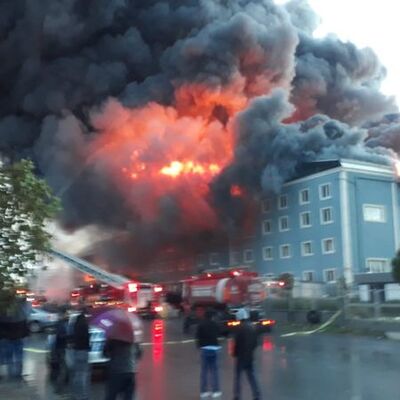 Esenyurt'ta 3 fabrikada yangın!