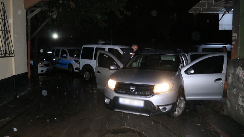 Aranan otomobildeki 5 şüpheli gözaltına alındı