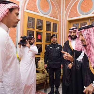 Dünya bu fotoğrafı konuşuyor... "El tetikte"